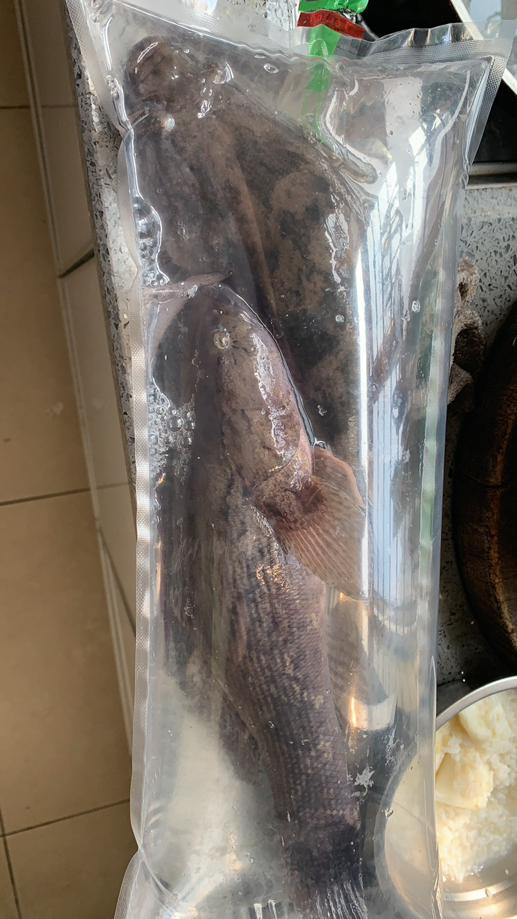 母亲节整条笋壳鱼刺身 小鹏汽车鹏友圈