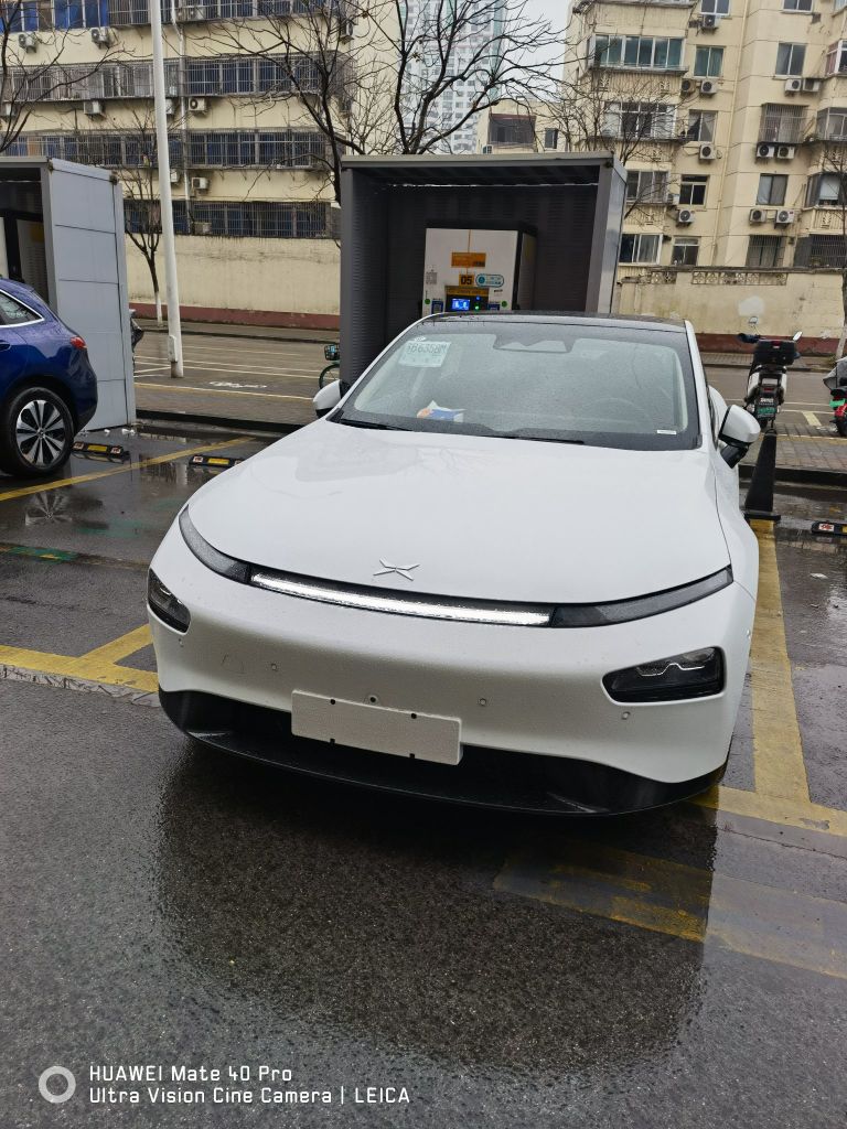 迟到的白色大佩奇来交提车作业啦! - 小鹏汽车鹏友圈