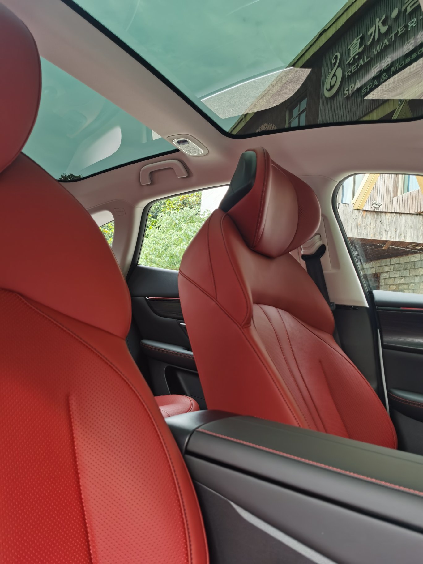 来点红内内饰哈