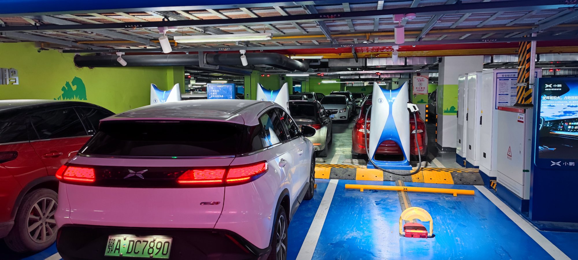 青山印象城小鹏超级充 小鹏汽车鹏友圈