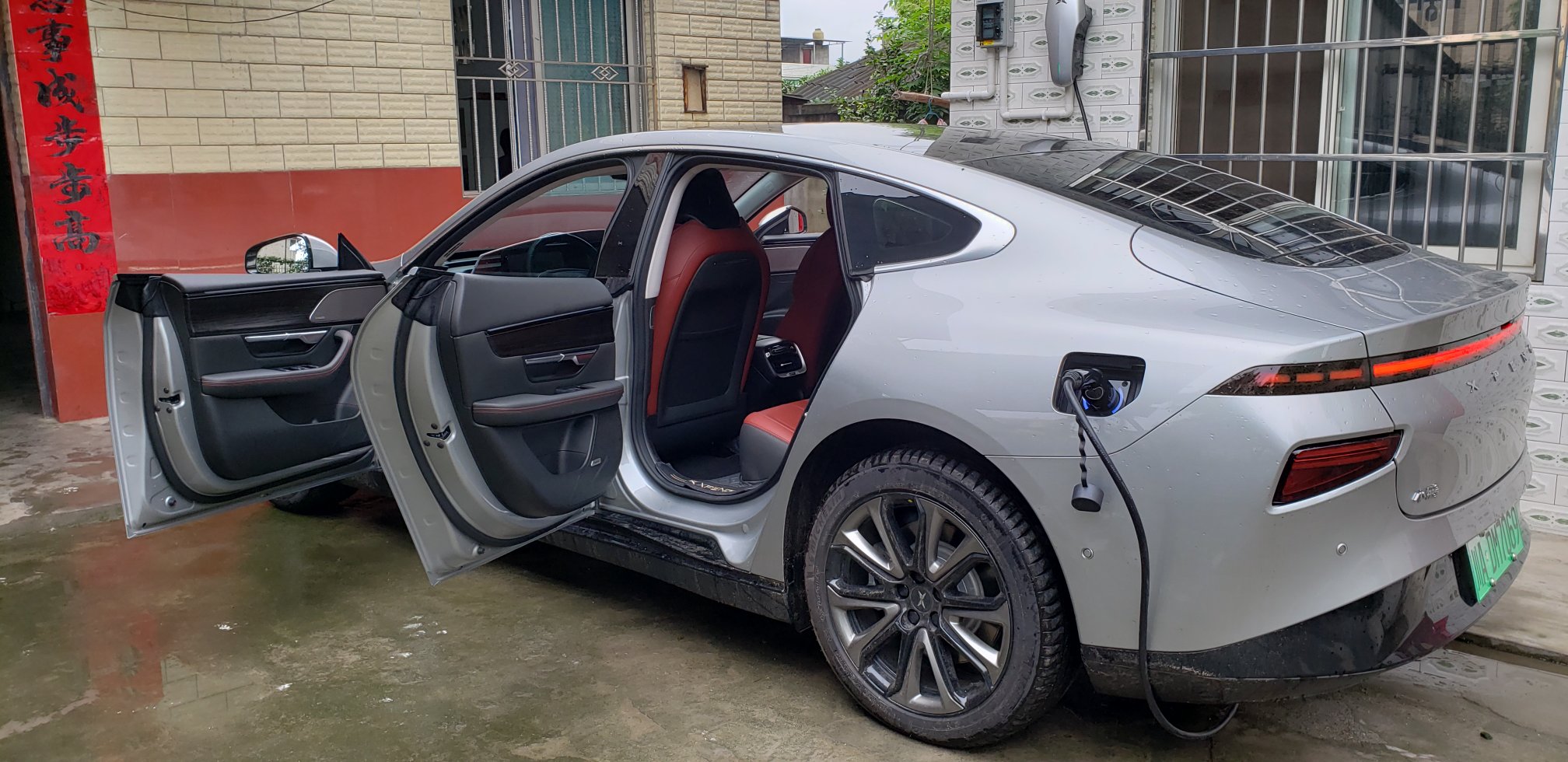 农村老家小鹏充电桩安