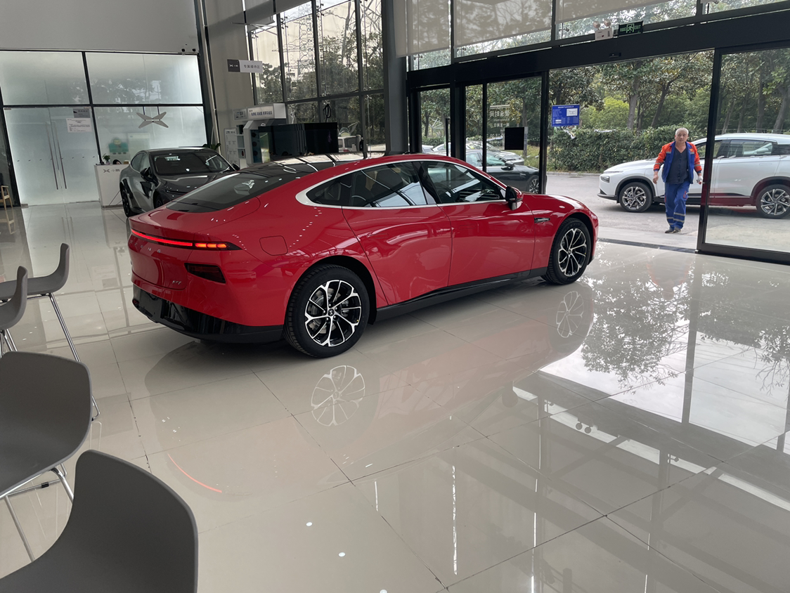 今天提了一个骚气的红 - 小鹏汽车鹏友圈