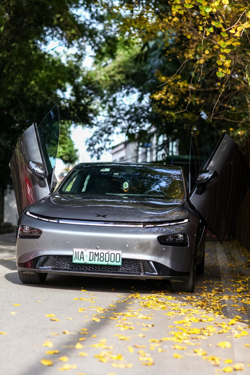 金秋时分,奉上小鹏p7桌面图 - 小鹏汽车鹏友圈