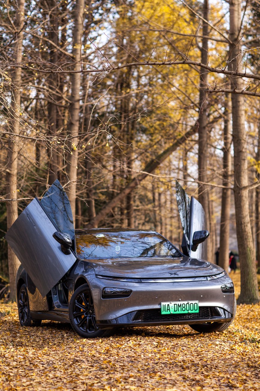 金秋时分,奉上小鹏p7桌面图 - 小鹏汽车鹏友圈