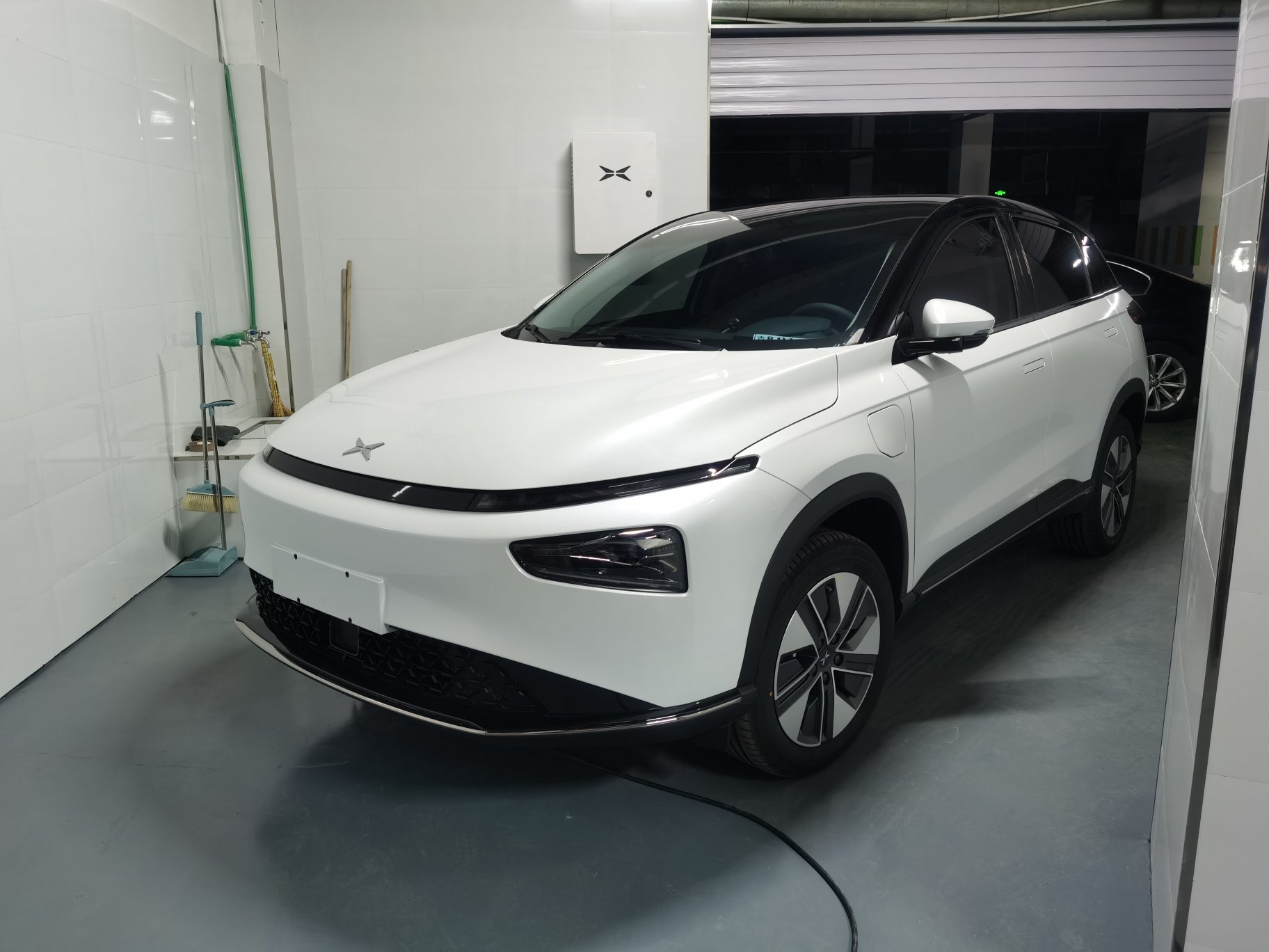 提车,落籍,贴黑顶膜 - 小鹏汽车鹏友圈