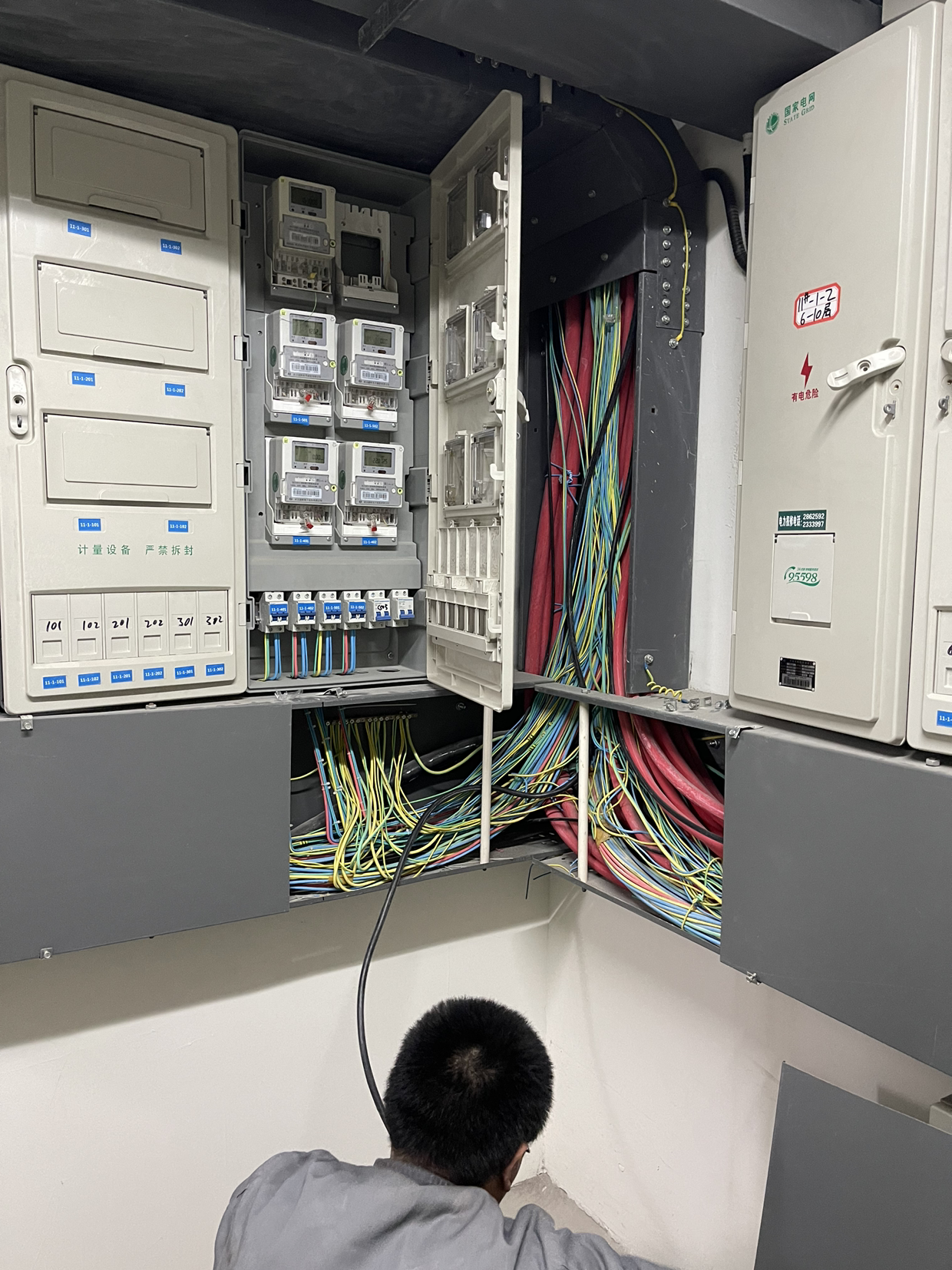 中间车位充电桩安装