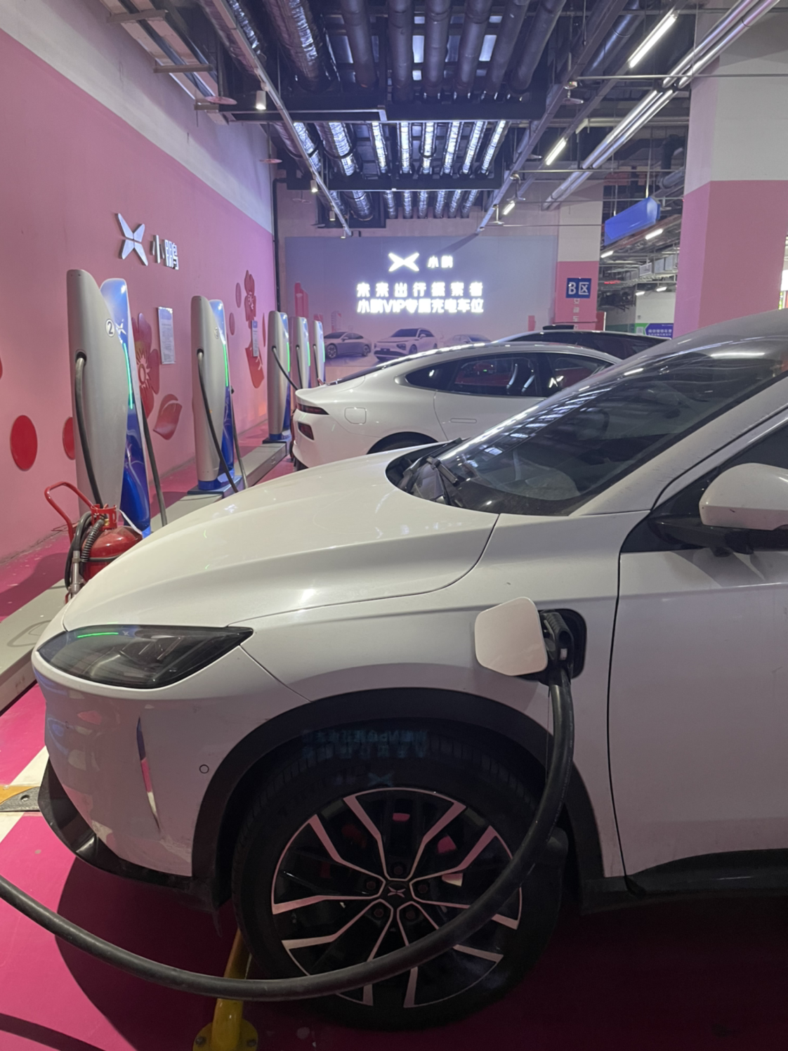 小鹏超充锦鲤站